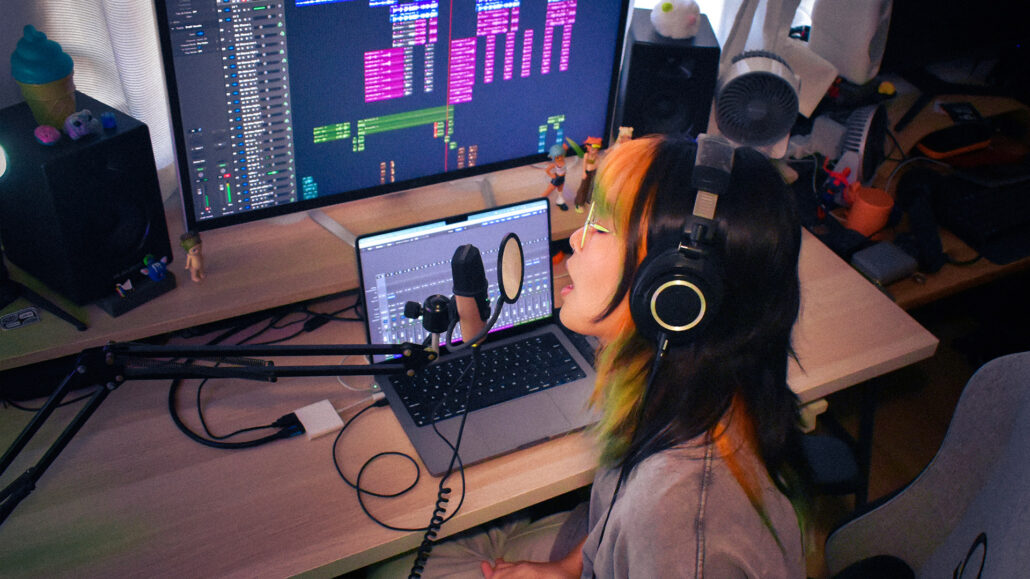 Marian Carmel singing into HypeMiC at her home studio.